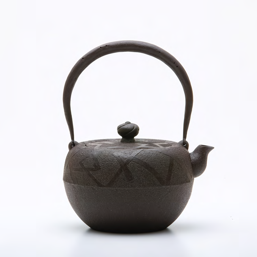 時代物鉄瓶 浮彫りデザイン 時代物鉄瓶 浮彫りデザイン