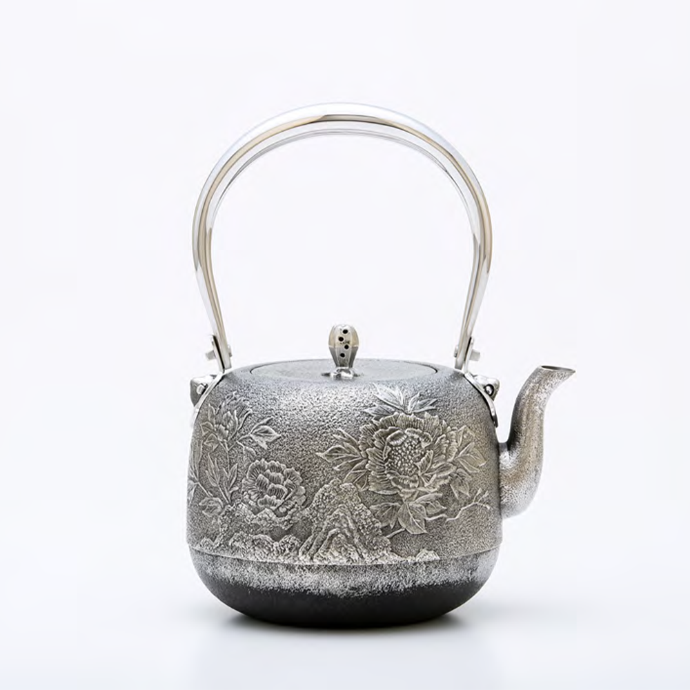 予約商品】砂鉄牡丹紋棗形鉄瓶 – 鈴木盛久工房 予約商品】砂鉄牡丹紋棗形鉄瓶 – 鈴木盛久工房