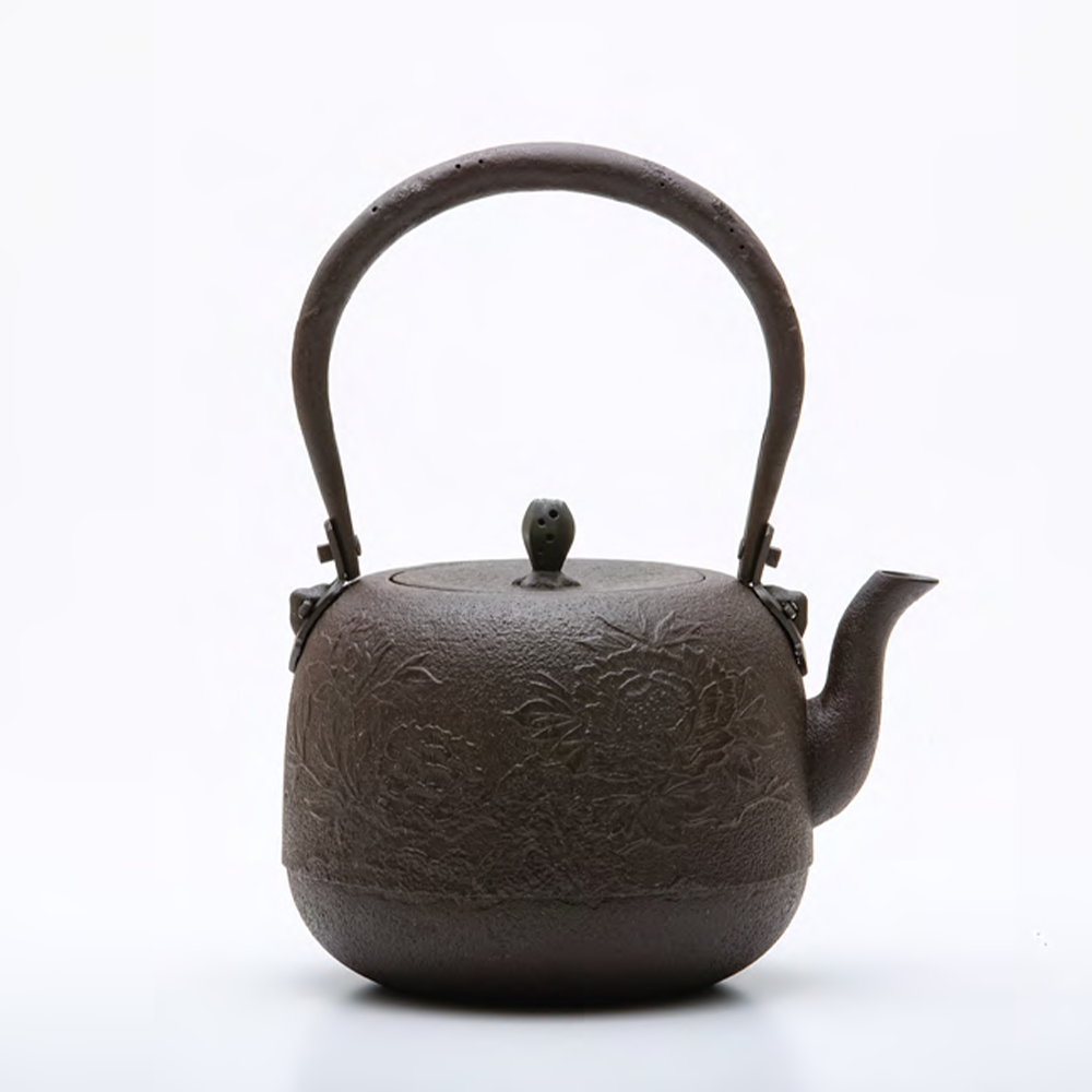 [Pre-order item] Peony motif natsume-shaped iron kettle