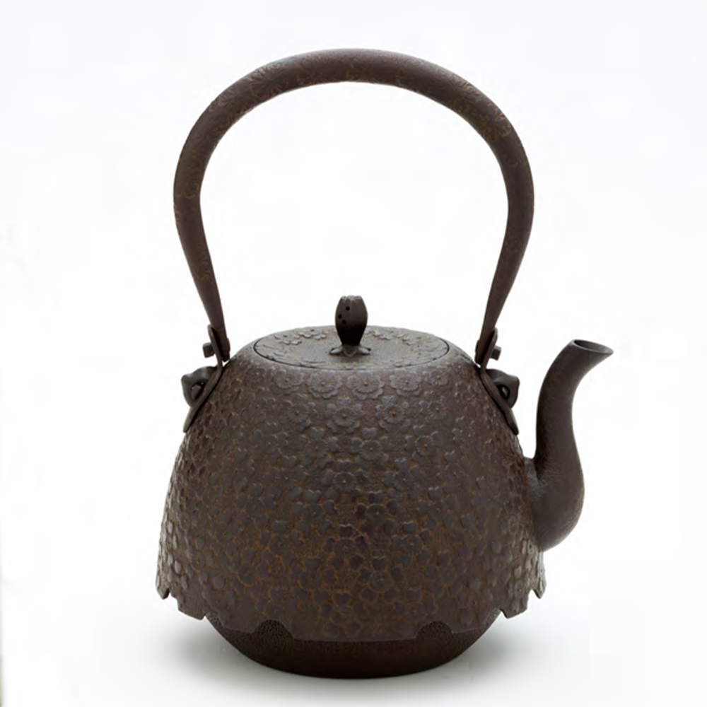 [Pre-order item] Sakura-mon Nambu-style iron kettle (large)