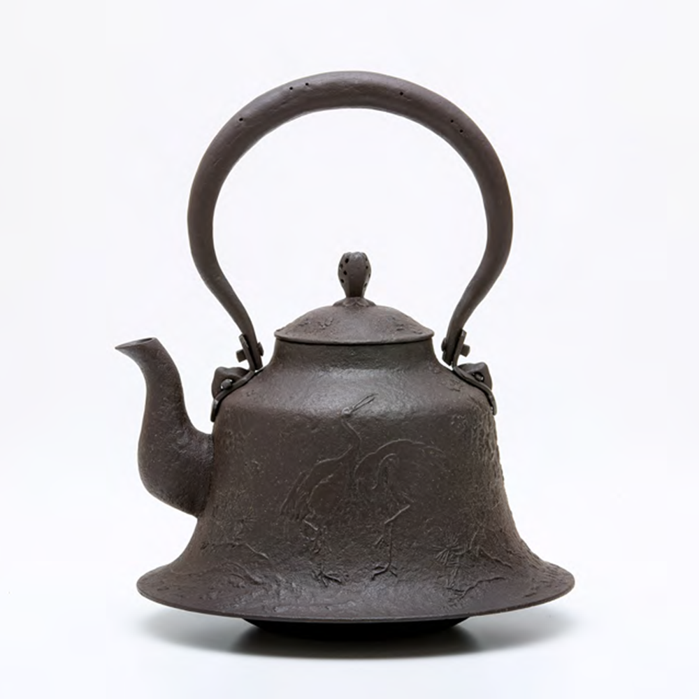 予約商品】鶴亀紋羽広形鉄瓶 – 鈴木盛久工房